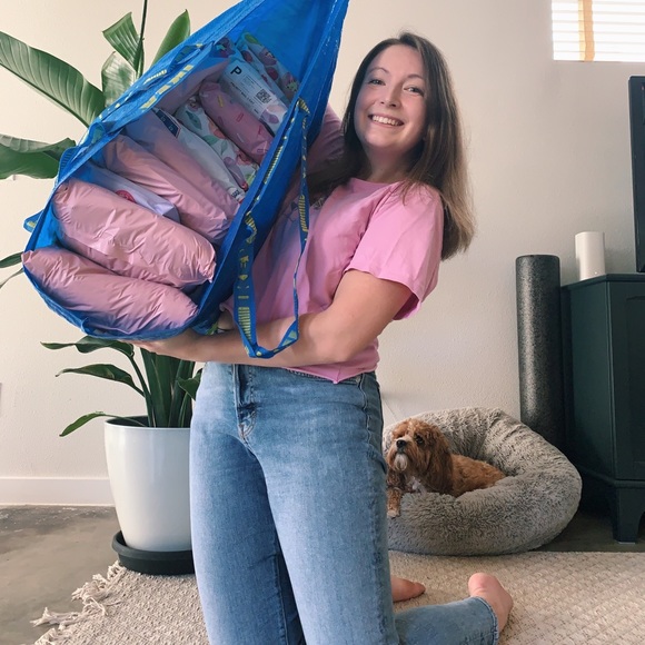 Meet your Posher, Madison - Picture 1 of 2